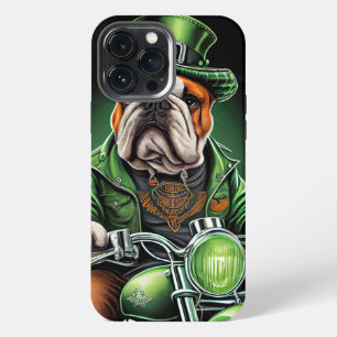 Etui iPhone 13 Pro Max Bulldog Conduisant un Vélo la Saint-Patrick