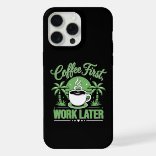 Coque iPhone 15 Pro Max Café d'abord, travail ensuite. Propulsé par les vi