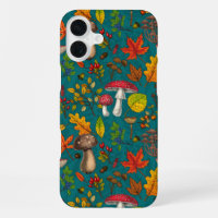 Champignons d'automne, feuilles, noix et baies sur