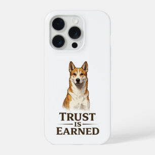 Coque iPhone 15 Pro Chien Canaan noir « La confiance est gagnée »