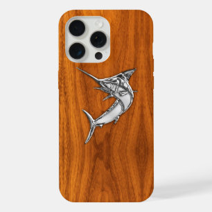 Coque iPhone 15 Pro Max Chrome comme un marlin sur décoration en teck