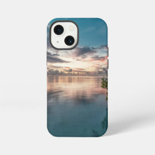 Etui iPhone 13 Mini ciel bleu avec des nuages rouges et sombres reflét