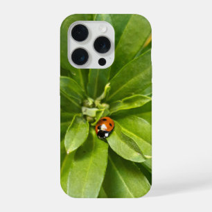 Coque iPhone 15 Pro Coccinelle sur fleurs