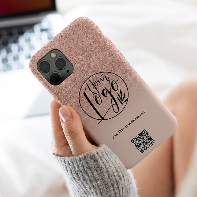 Coque iPhone Code QR de logo d'entreprise moderne en or rose (Créateur téléchargé)