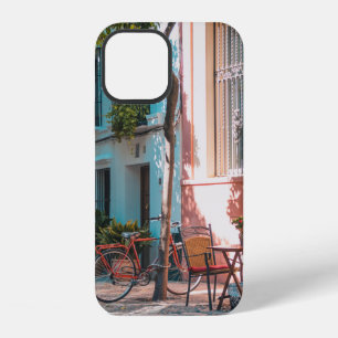 Coque iPhone 12 Deux tables marron à l'extérieur