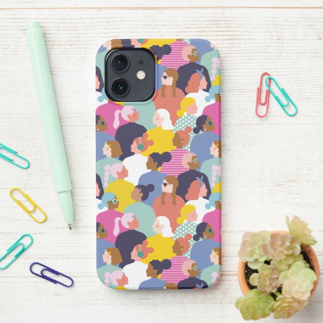 Coque iPhone Diversité des femmes - Femmes de diverses races (Sur le bureau)