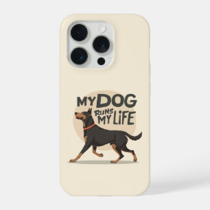 Coque iPhone 15 Pro Doberman "Mon Chien Dirige Ma Vie" Art Sport Rétro