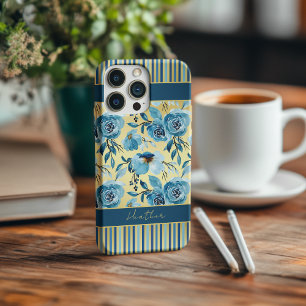 Coque iPhone 15 Pro Max Élégant Monogramme Fleurie Rayée Bleu Poussiéreux