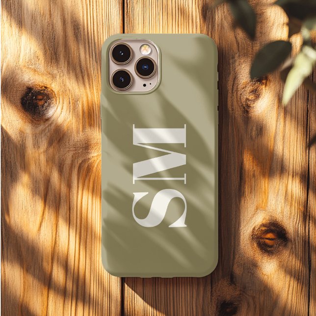 Coque iPhone Élégant Monogramme vert olive initial (Créateur téléchargé)
