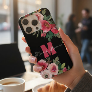 Coque iPhone 15 Pro Élégant Noms Personnalisés Fleurs Noir & Rose Wate