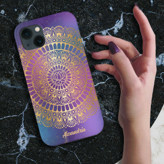 Etui iPhone 13 Elégant or sur Nebula Lotus brillant Henna Mandala