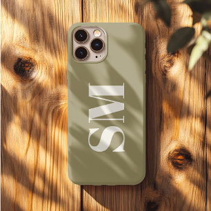 Etui iPhone 13 Pro Max Élégante initiale de monogramme vert olive 