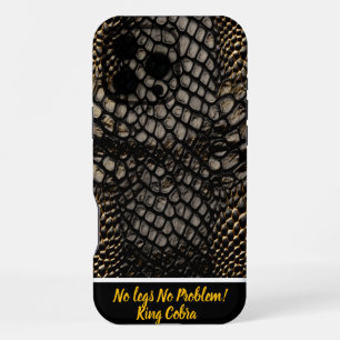 Coque iPhone 16 Pro Max Elégante peau noire et or d'un serpent venimeux