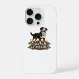 Coque iPhone 15 Pro Entlebucher Mountain Dog – Travail d'abord, câlins