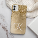 Coque iPhone Faux Gold brossé Parties scintillant en métal Nom<br><div class="desc">Personnalisez facilement ce design coque iphone chic et branché avec une jolie parties scintillant dorée brillante sur un arrière - plan métallique brossé à l'or.</div>