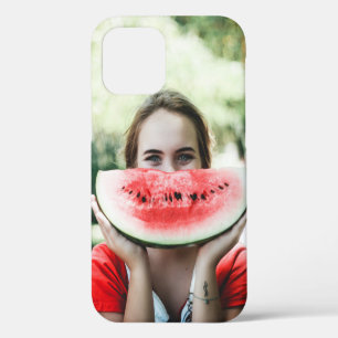 Coque iPhone 12 Femme tenant une pastèque tranchée