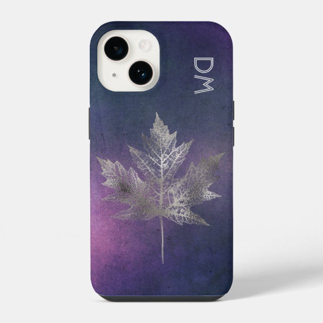 Coque iPhone Feuille d'érable argentée sur monogramme violet ro (Verso)