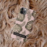 Coque iPhone 11Pro Max Feuille Tropical Pink & Gold Palm Motif et nom<br><div class="desc">Le Tropical Pink & Gold Palm Feuille motif est décoré dans un style exotique et dynamique inspiré de l'esthétique tropicale. Les couleurs se réfèrent aux tons rose et or, créant un aspect luxueux et élégant. Le motif est composé de feuilles de palmiers, taillés et orientés de façon variée, évoquant un...</div>