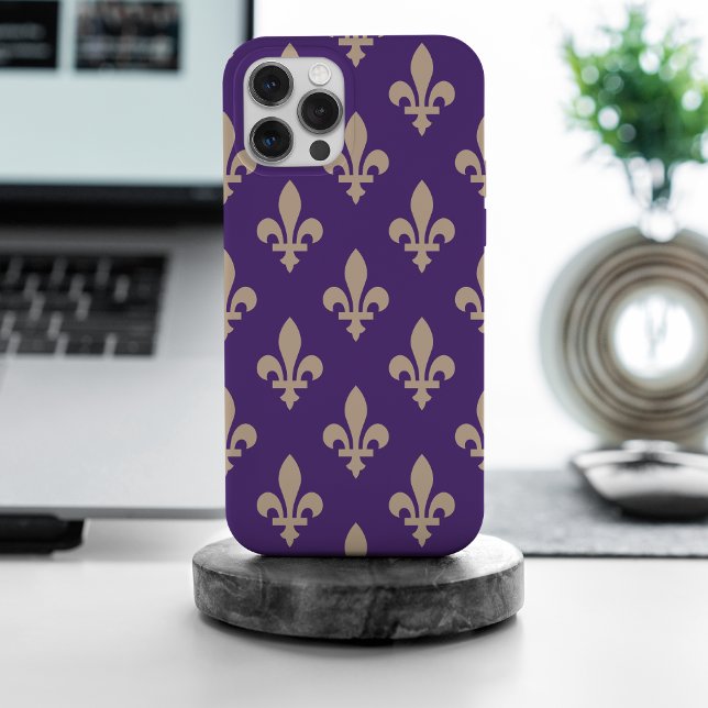 Coque iPhone Fleur de Lis Motif, Royal French Creative on Purpl (Créateur téléchargé)