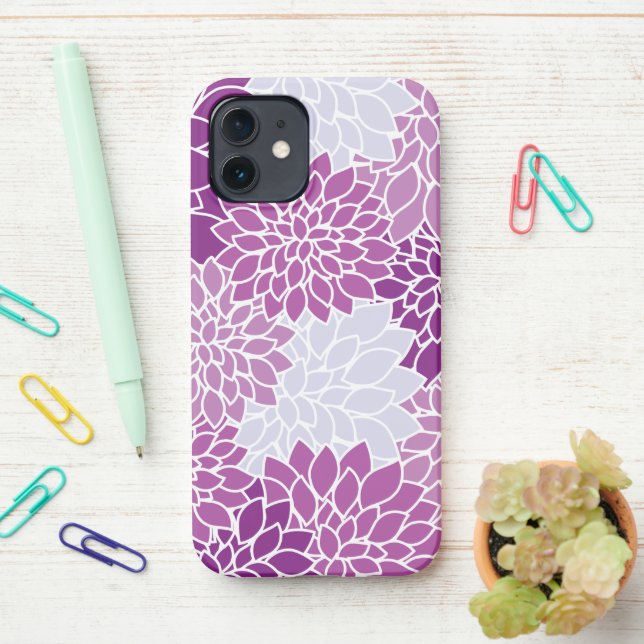 Coque iPhone Fleurs Dahlia, Motif De Fleurs, Dahlia Violet (Sur le bureau)
