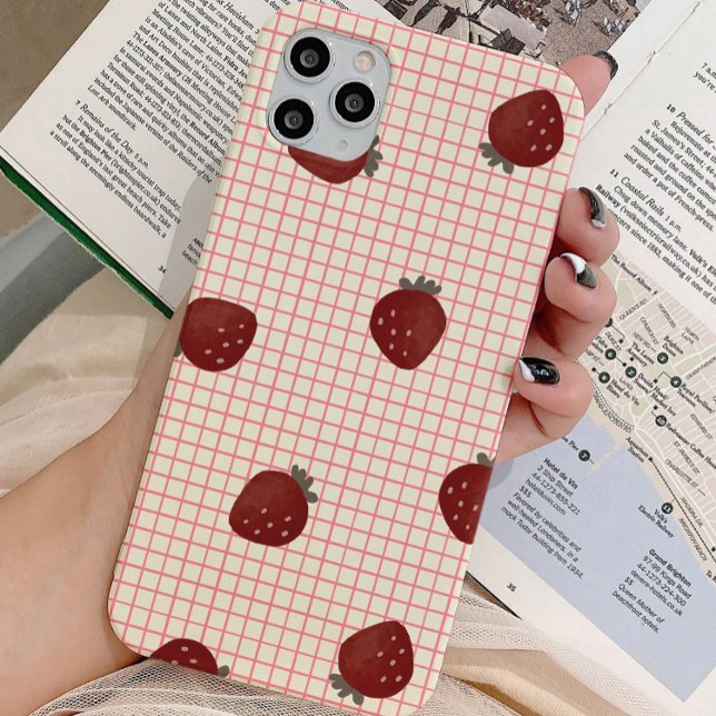 Coque iPhone Fraises à l'aquarelle sur grille rose - Saint-Vale (Créateur téléchargé)