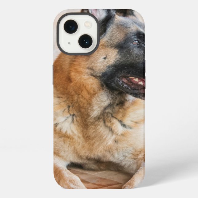 Coque iPhone German Sheperd Resting By Water Basin (Verso)