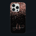 Coque iPhone 15 Pro Glam Rose Gold Parties scintillant Élégant Monogra<br><div class="desc">Glam Rose Gold Parties scintillant coque iphone monogramme élégant. Personnalisez facilement ce design branché de boîtier de téléphone chic avec une élégante parties scintillant brillante d'or rose sur un arrière - plan noir. Le design comprend votre monogramme manuscrit avec de jolis tourbillons et nom.</div>