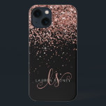 Etui iPhone 13 Glam Rose Gold Parties scintillant Élégant Monogra<br><div class="desc">Glam Rose Gold Parties scintillant coque iphone monogramme élégant. Personnalisez facilement ce design branché de boîtier de téléphone chic avec une élégante parties scintillant brillante en or rose sur un arrière - plan noir. Le design comprend votre monogramme manuscrit avec de jolis tourbillons et nom.</div>