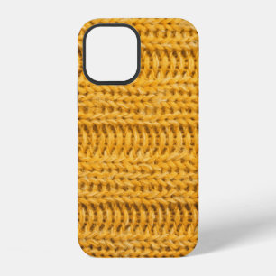 Coque iPhone 12 Gros plan sur un fond texturé tricoté jaune. Co