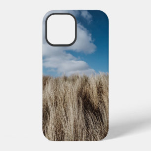 Coque iPhone 12 Herbe haute sous des nuages cumulus