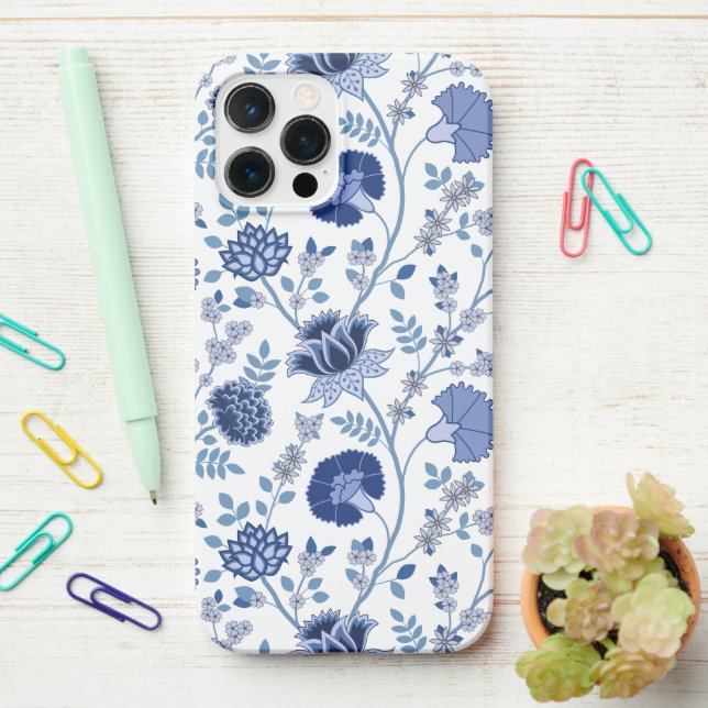 Coque iPhone Jacobean Floral Big Motif Blues sur blanc (Sur le bureau)