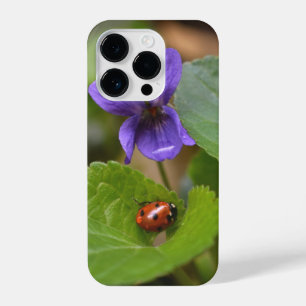 Coque Pour iPhone 14 Plus Ladybug sur les fleurs de violet doux