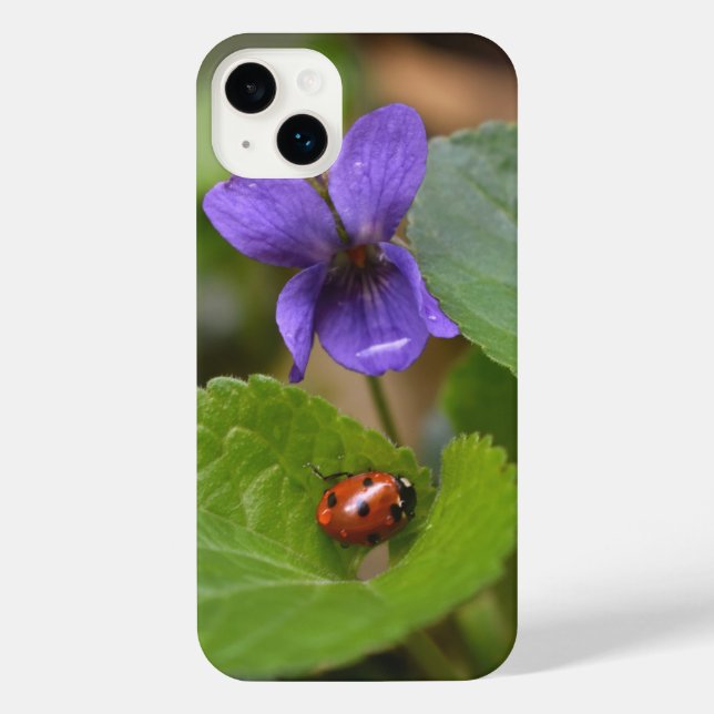Coque iPhone Ladybug sur les fleurs de violet doux (Verso)