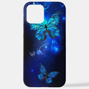 Coque iPhone 12 Pro Max Le papillon morpho dans l'Arrière - plan sombre
