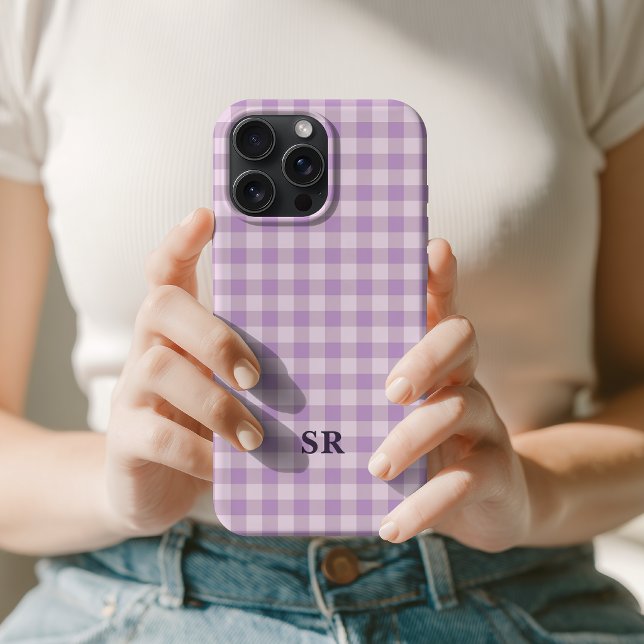 Coque iPhone Lila Violet Gingham Monogramme Professeur Maman Pe (Minimalist Pastel Violet Checkered Custom Monogram Gift for Student Teacher Nurse Lawyer Graduation)