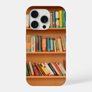 Coque iPhone 15 Pro Livres sur fond d'étagère