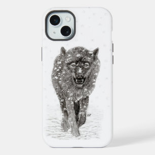 Coque iPhone 15 Plus Loup noir en colère dans la neige, hiver sauvage