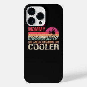 Coque Pour Pour iPhone 14 Pro Max Maman Motoneige Comme Une Maman Régulière Mais Gla