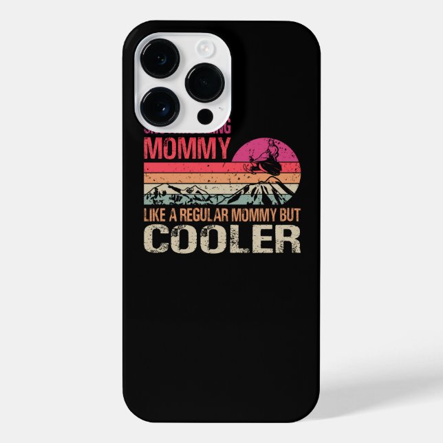 Coque iPhone Maman Motoneige Comme Une Maman Régulière Mais Gla (Verso)