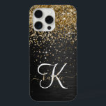 Coque iPhone 15 Pro Max Monogramme à étincelle noire à Parties scintillant<br><div class="desc">Personnalisez facilement ce design élégant et branché de boîtier de téléphone avec une jolie parties scintillant dorée brillante sur un arrière - plan métallique brossé noir.</div>