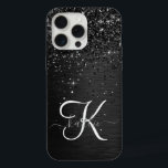 Coque iPhone 15 Pro Max Monogramme d'étincelle à Parties scintillant noire<br><div class="desc">Personnalisez facilement ce design élégant et branché de boîtier de téléphone avec une jolie parties scintillant brillante noire sur un arrière - plan métallique brossé noir.</div>
