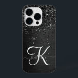 Coque Pour iPhone 14 Plus Monogramme d'étincelle à Parties scintillant noire<br><div class="desc">Personnalisez facilement ce design élégant et branché de boîtier de téléphone avec une jolie parties scintillant brillante noire sur un arrière - plan métallique brossé noir.</div>