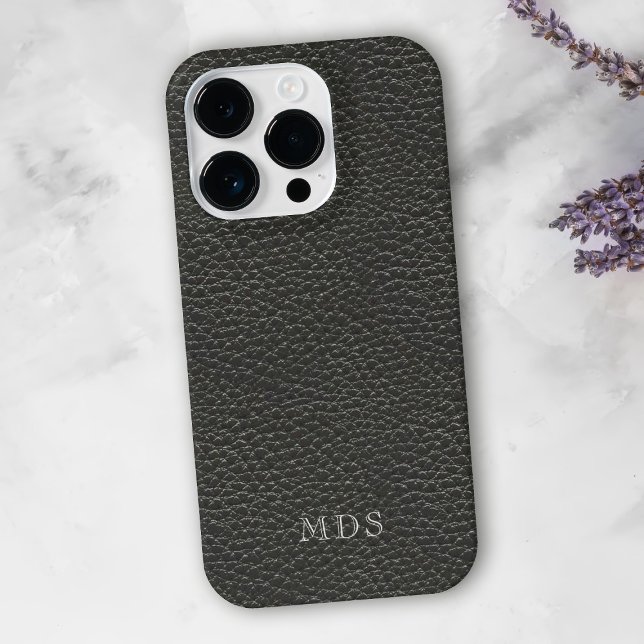 Coque iPhone Monogramme personnalisé en cuir faux noir (A classic black faux leather look phone case with space for your initials)