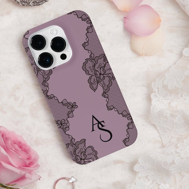 Coque iPhone Monogrammed Black Purple Floral Lace  (Créateur téléchargé)