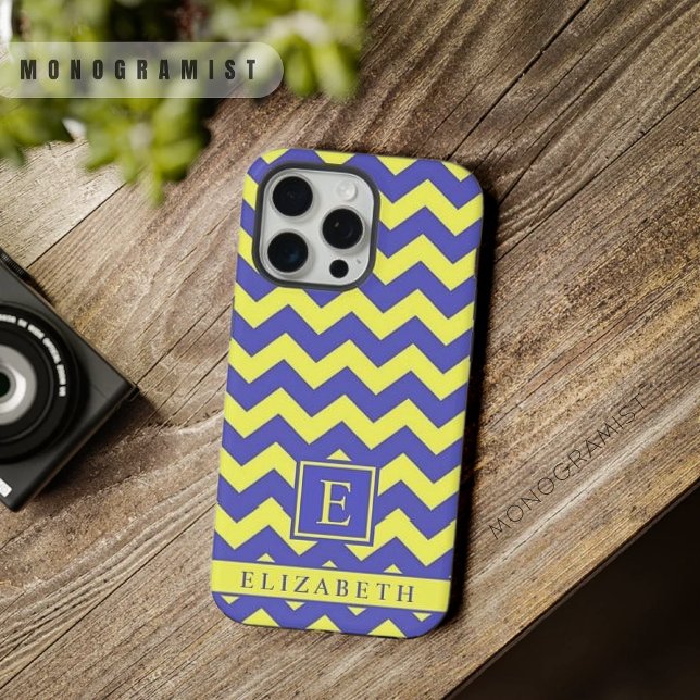 Coque iPhone Motif Chevron Personnalisable Jaune Clair Bleu (Customizable Bright Yellow Blue Chevron Pattern iPhone Case)