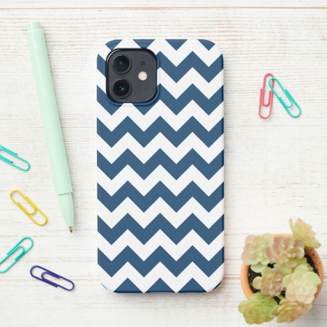 Coque iPhone Navy Zigzag, Navy Chevron, Motif géométrique (Sur le bureau)
