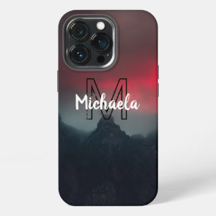 Etui iPhone 13 Pro Nuages enflammés, brouillard et monogramme de mont