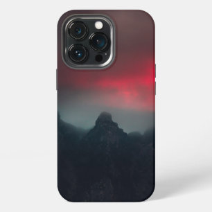 Etui iPhone 13 Pro Nuages enflammés, brouillard et montagnes