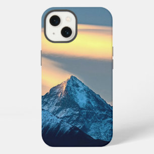 Etui iPhone 13 Nuages uniques sur des montagnes enneigées