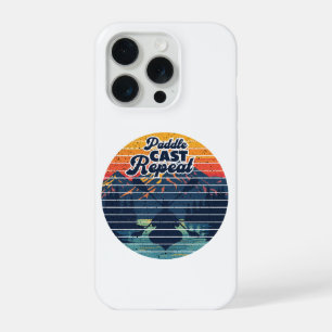Coque iPhone 15 Pro Pêche en kayak Rame Crépuscule Rétro